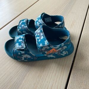 Adidas Kids Sandals size 1, size 1 kids sandals with straps Adidas